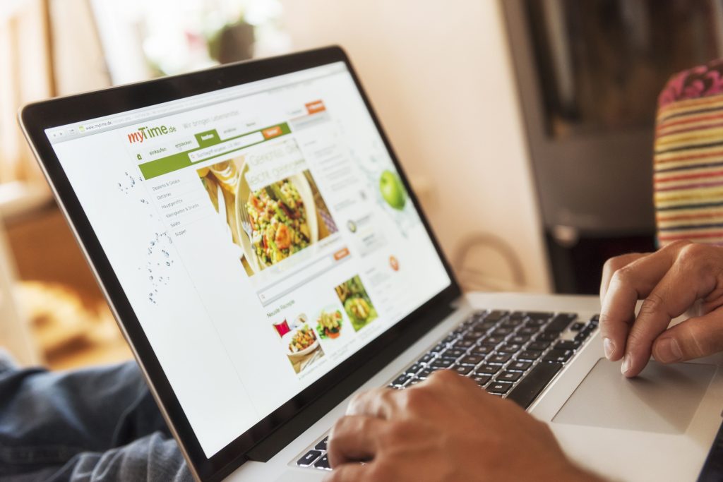 Photo: Person surfing on a laptop at the online supermarket myTime.de; © Harry Köster Photography / myTime.de