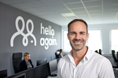 A portrait of interview partner Franz Tretter in the "hello again" office; Copyright: hello again