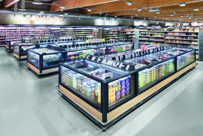 refrigerated shelves in a supermarket; copyright: HAUSER / Stefan Kuhn Photography