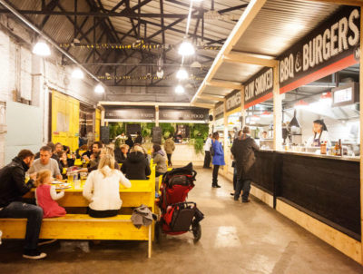 Mercato Metropolitano is a good place to enjoy a relaxed bite with your kids and your mates. Everyone can try things and have fun together. (Photo: Saramontali)