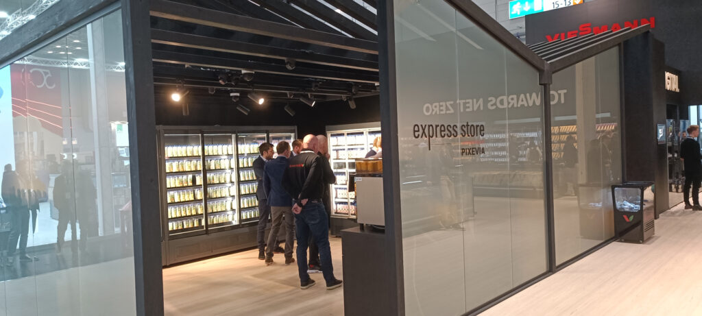 The Express Store by Viessmann and Pixevia at EuroShop 2023 from the outside; Copyright: Sven Reck/EuroShop.mag
