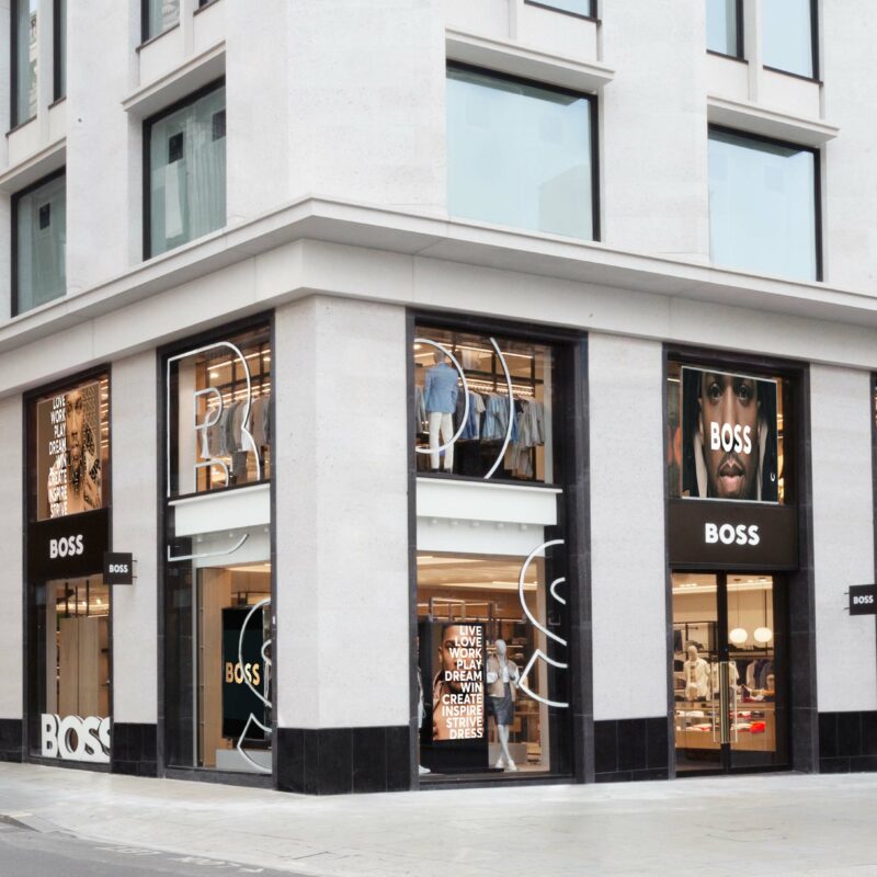 Der BOSS Store auf der Oxford Street in London von außen; Copyright: HUGO BOSS