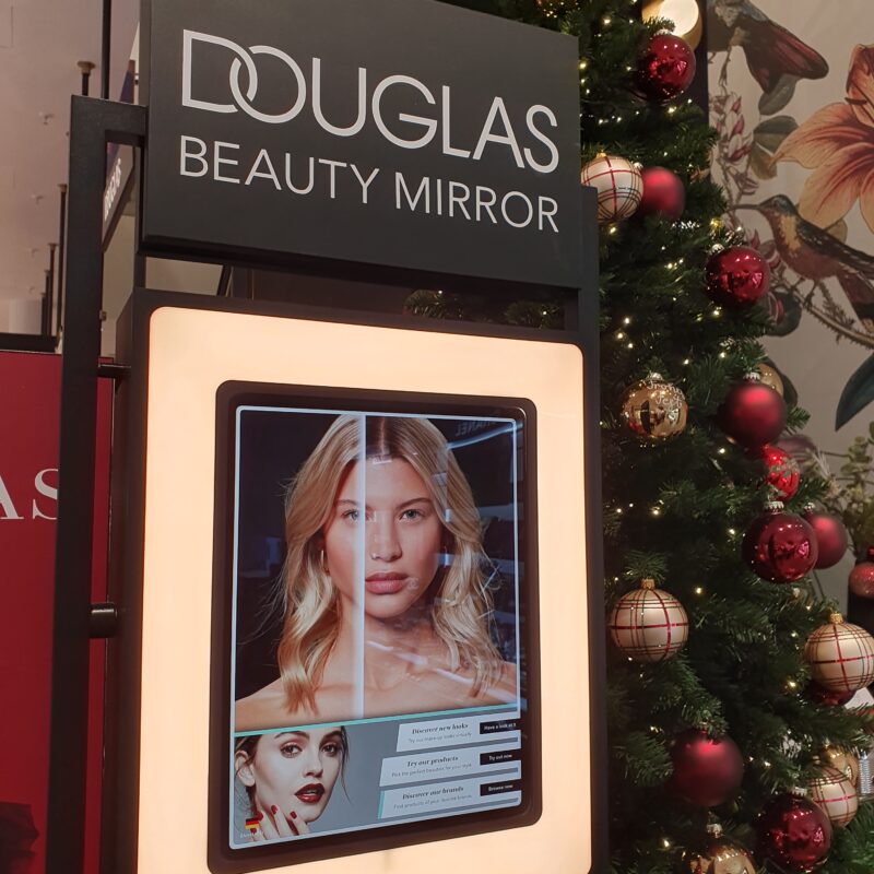 Augmented Reality Beauty Mirror; Copyright: EuroShop/Pott