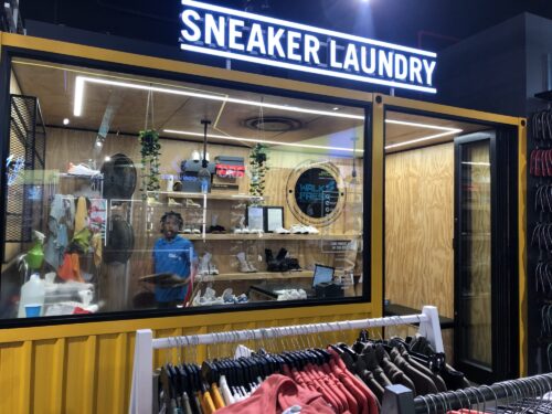 Sneaker Laundry Service in einem Sportscene Laden; Copyright: Messe Düsseldorf/Moebius