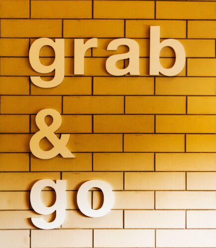 Grab & go written on a wall; Copyright: Brian Taylor / Unsplash