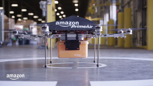 Amazon Prime Air Drohne mit geladenem Packet; Copyright: Amazon