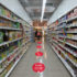 Red distance stickers between shelves; Copyright: POS Tuning