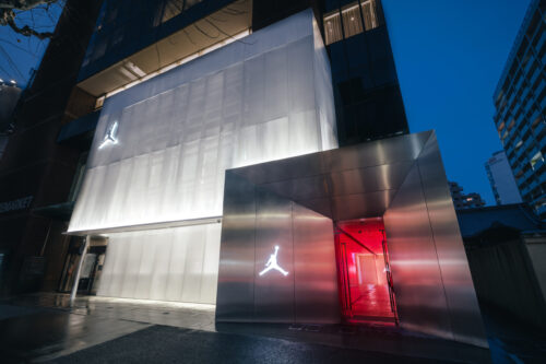 Der Jordan World of Flight Store in Tokio von außen; Copyright: RK
