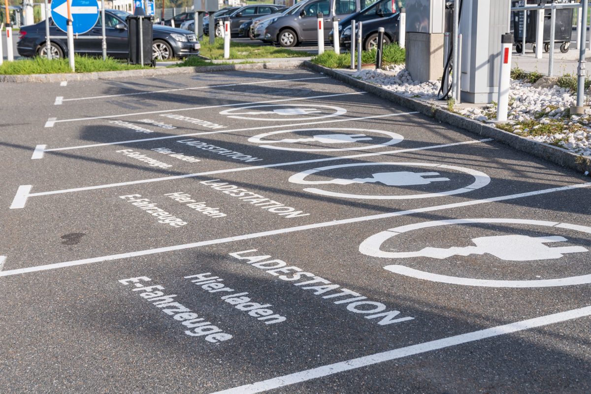 „Elektromobilität im Handel 2020 – Ladestationen auf Kundenparkplätzen“