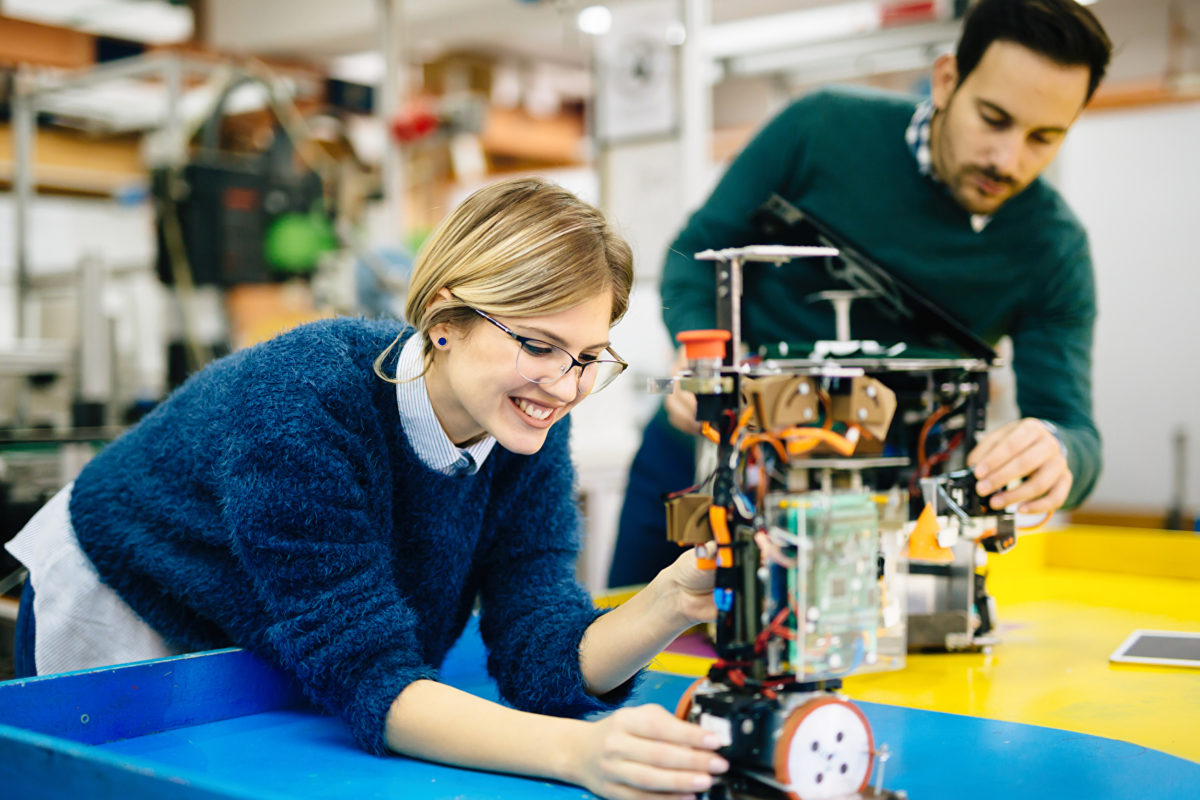 Soziale Roboter unterstützen beim Einkauf und im Warenlager