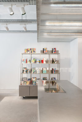 View into a modern stationery store with shelves and goods; copyright: Papier Tigre_Cent15 architecture_Caudroy photography